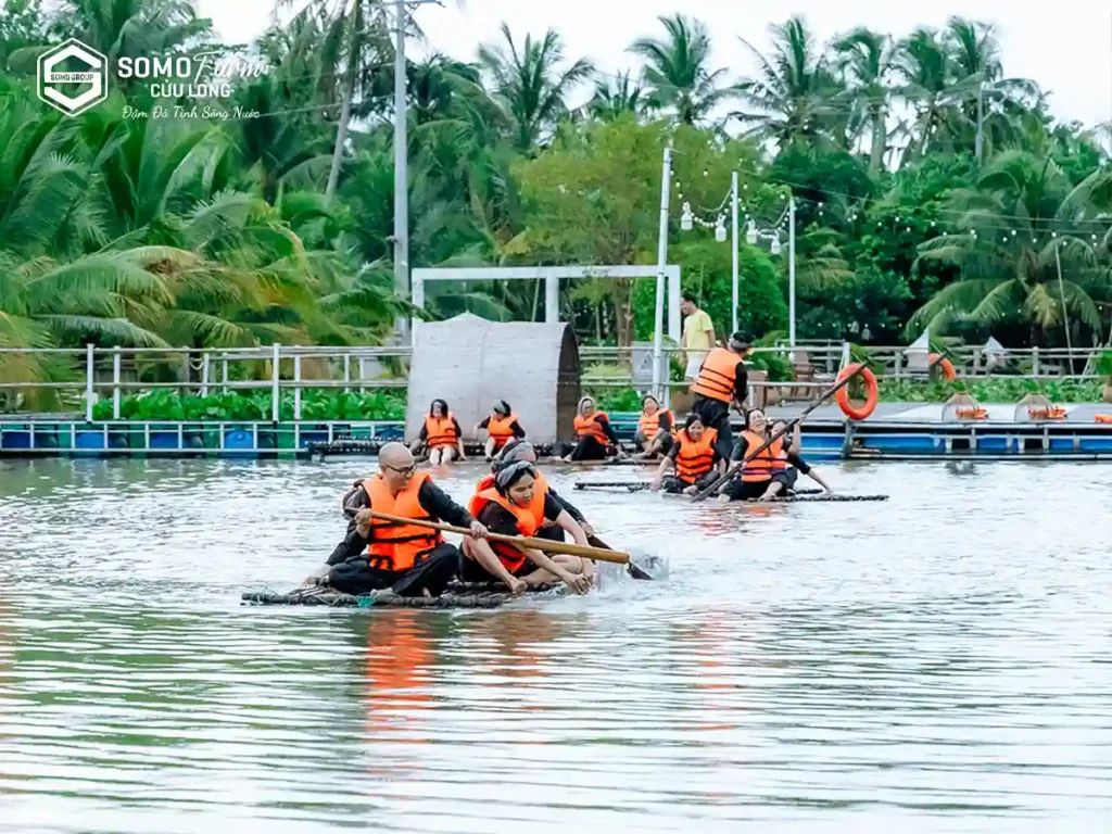 Tham quan và chèo thuyền trên sông
