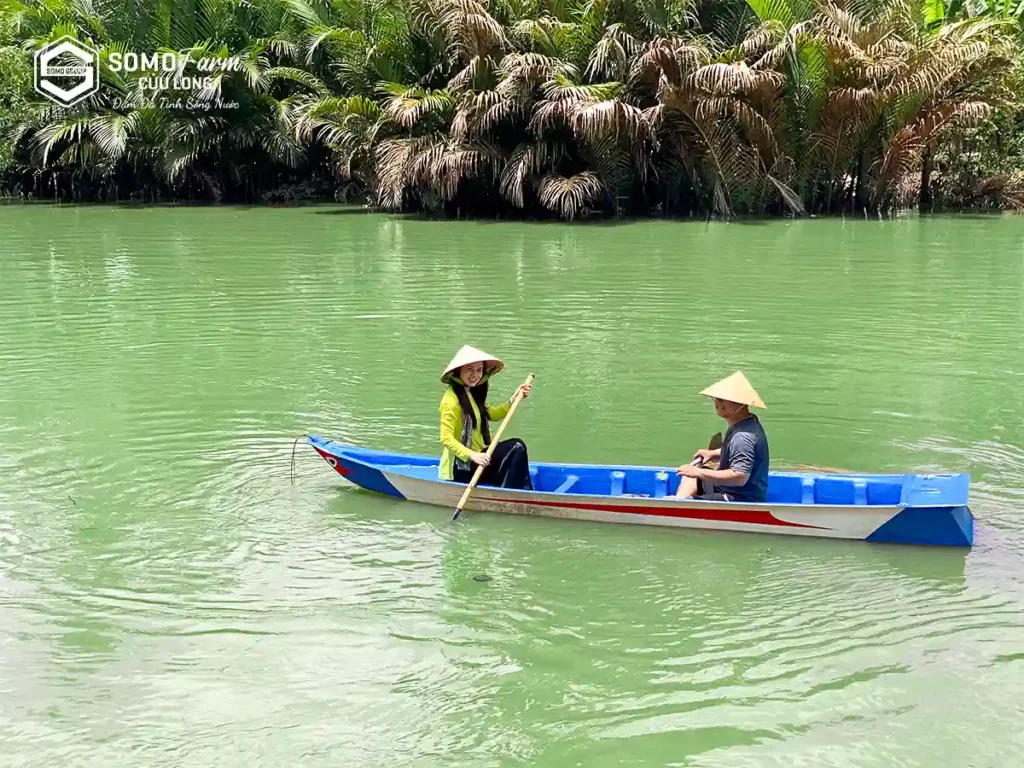 Tham quan và chèo thuyền trên sông